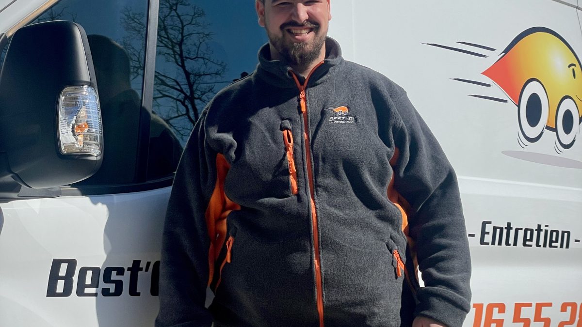 Nouveau mécanicien mobile dans le Maine-et-Loire (49) Mr DESENCLOS Julien devant son camion atelier