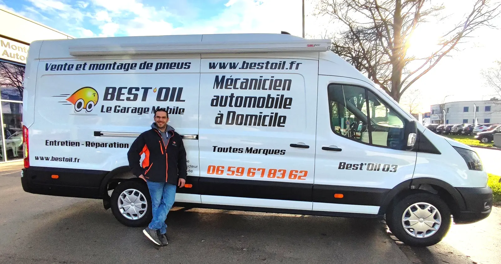 Benjamin Dufresne avec son camion atelier Best’Oil à Cosne-d’Allier
