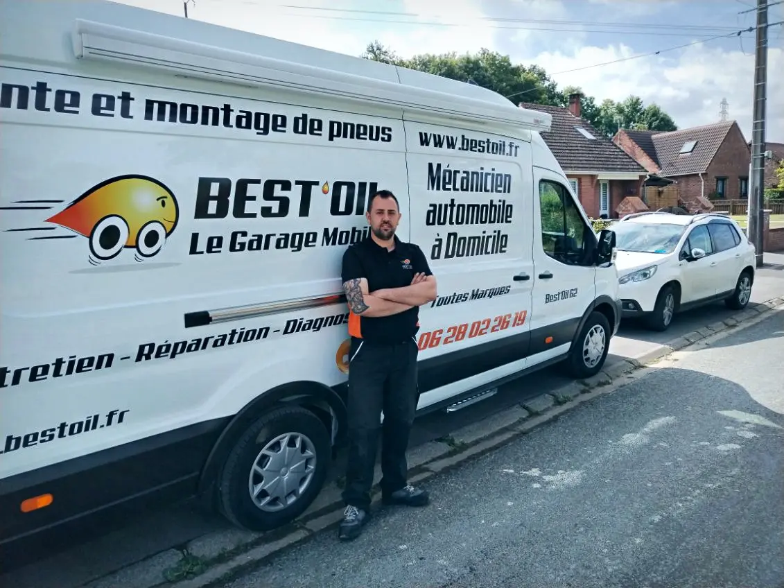 Christophe Hanquez avec son camion atelier Best’Oil à Etaples
