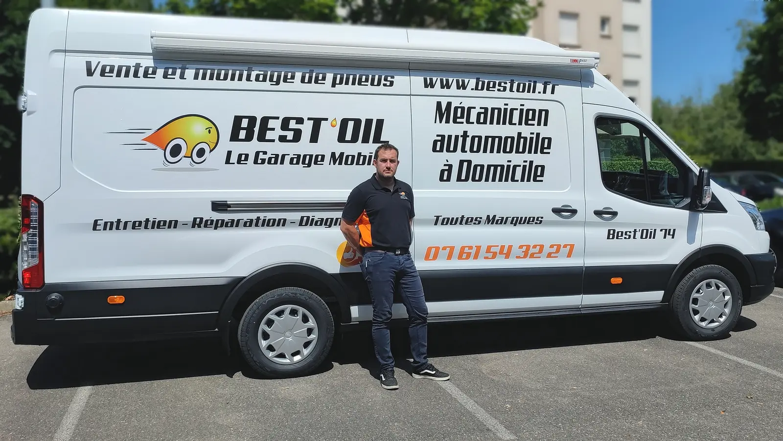 Julien Mudry avec son camion atelier Best’Oil à Thonon