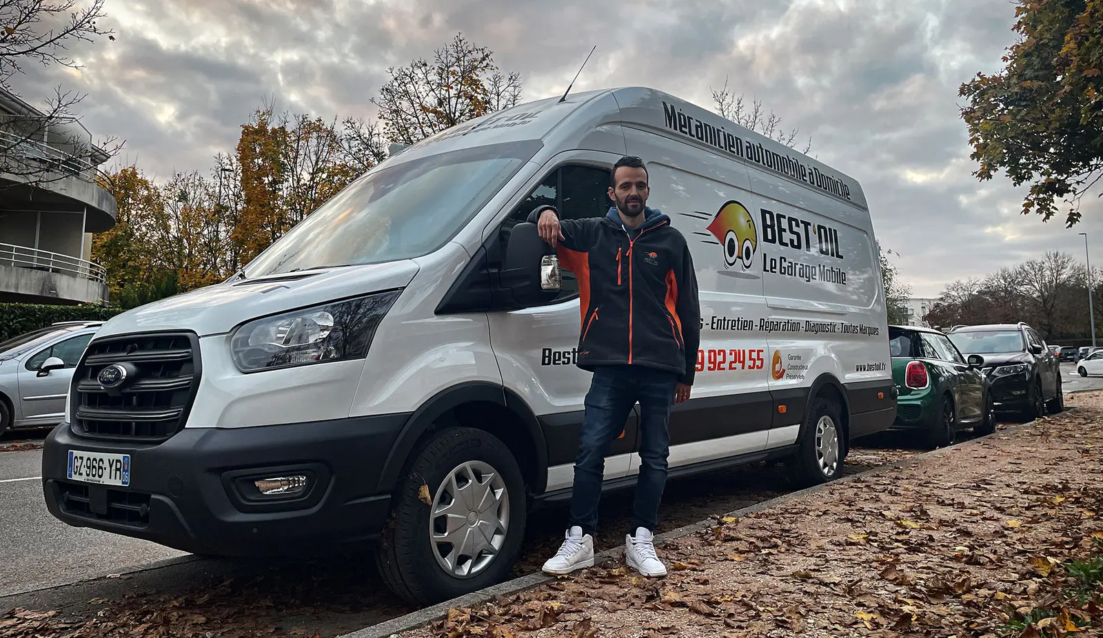 Kenny Salles avec son camion atelier Best’Oil à Saint-Laurent-du-Var