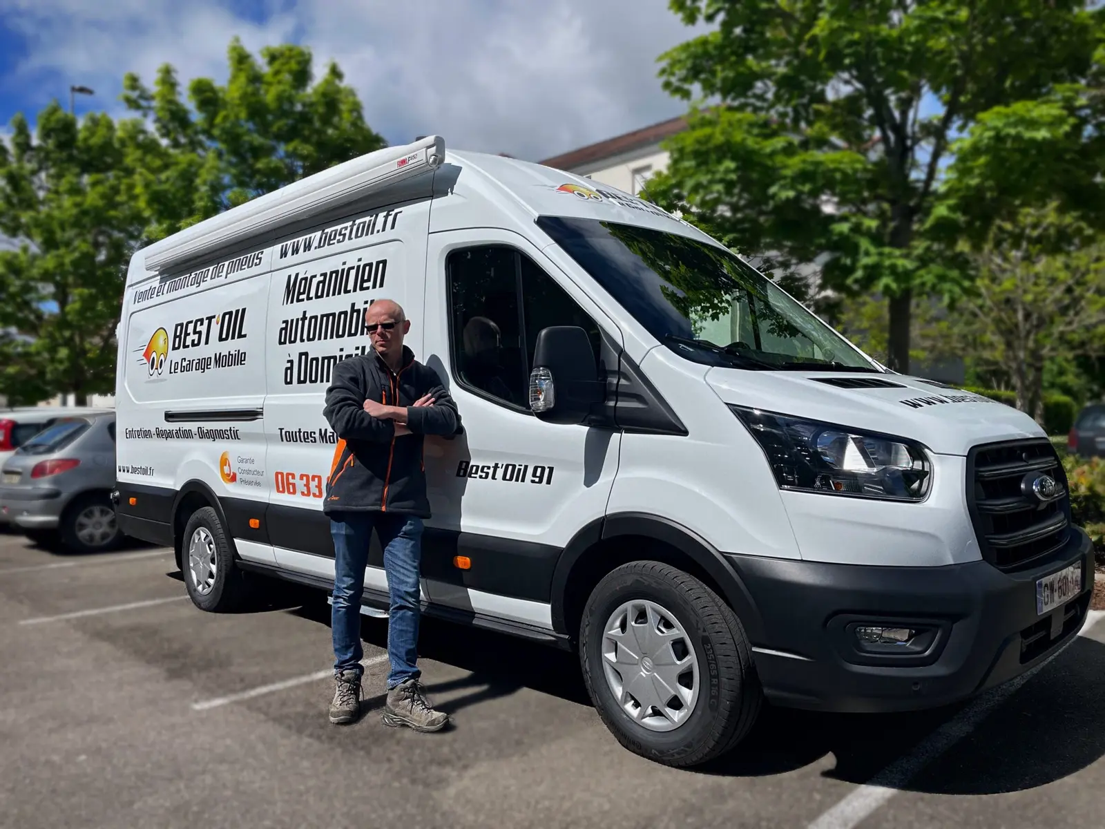 Pierre Wegrich avec son camion atelier Best’Oil à Boissy-le-Sec